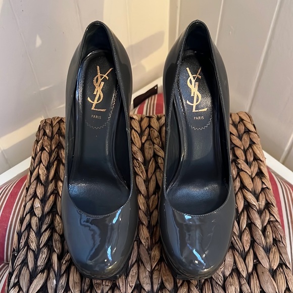 Yves Saint Laurent Patent Leather Pumps in Grey - Picture 2 of 12